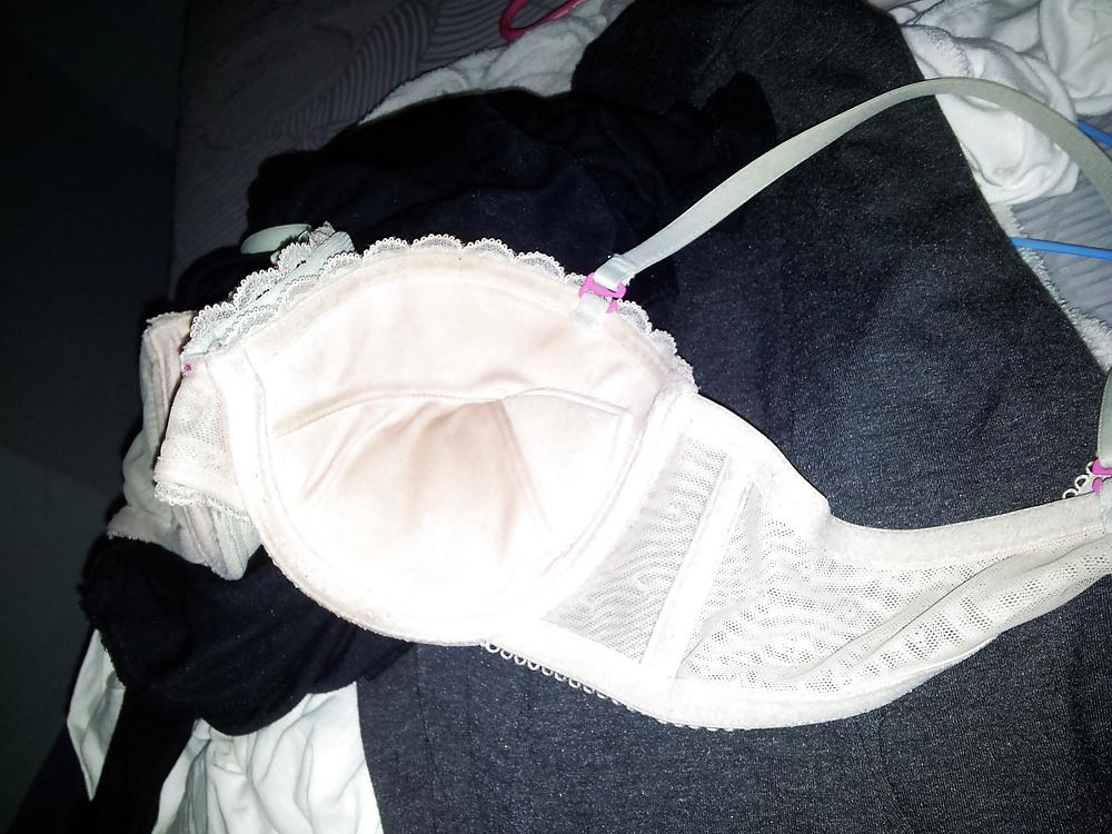 8P Masturbating sister's bra while she take shower