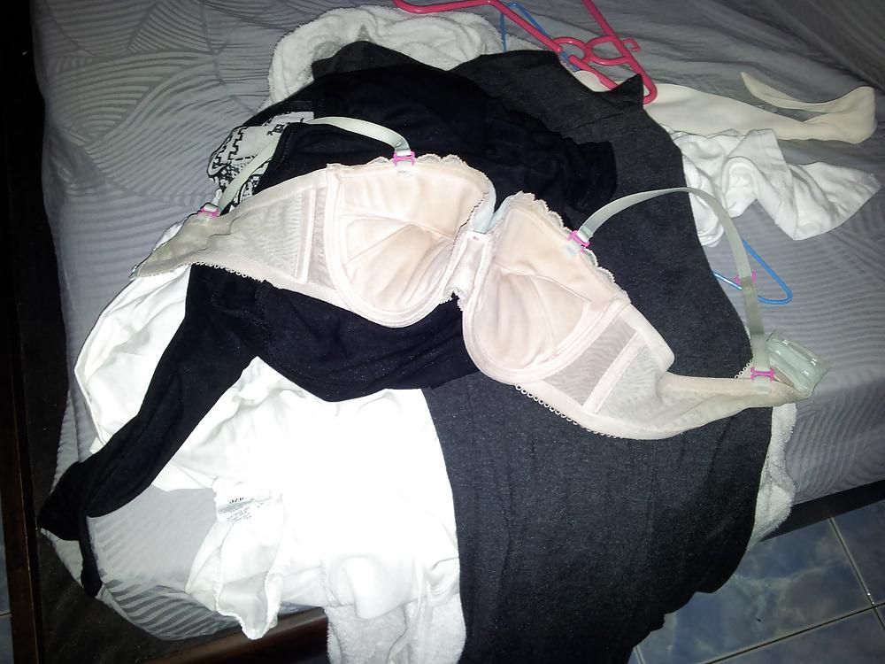 8P Masturbating sister's bra while she take shower
