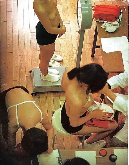 20P Japanese Girl Changing 01