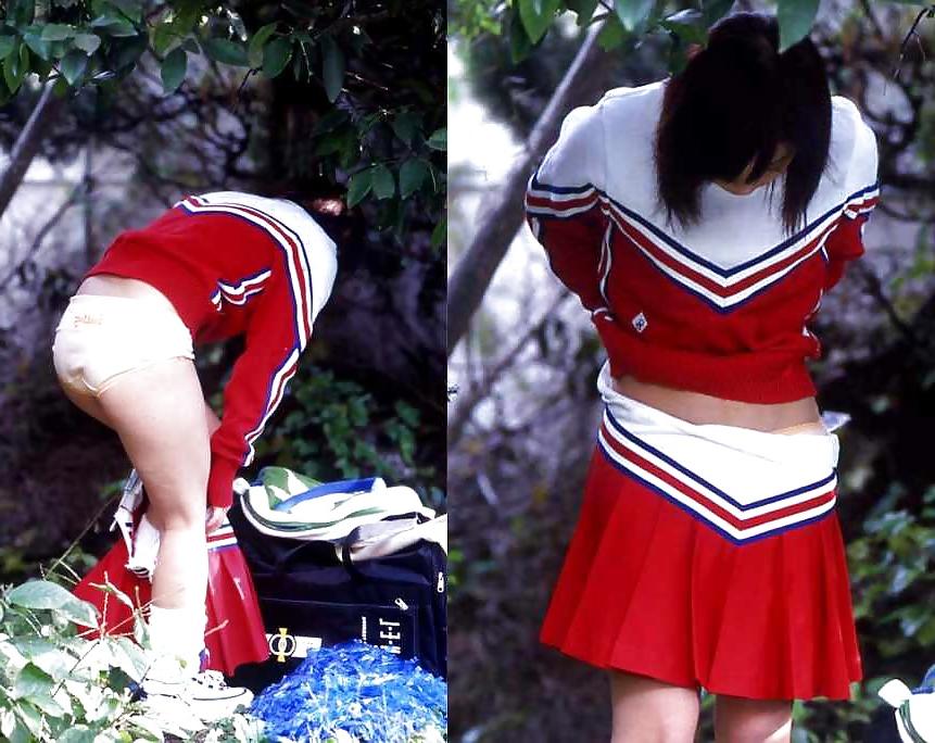 20P Japanese Girl Changing 01