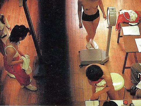 20P Japanese Girl Changing 01
