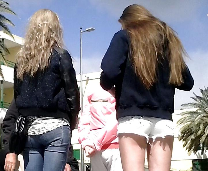 9P Pretty girl, Pretty ass, short shorts :-)