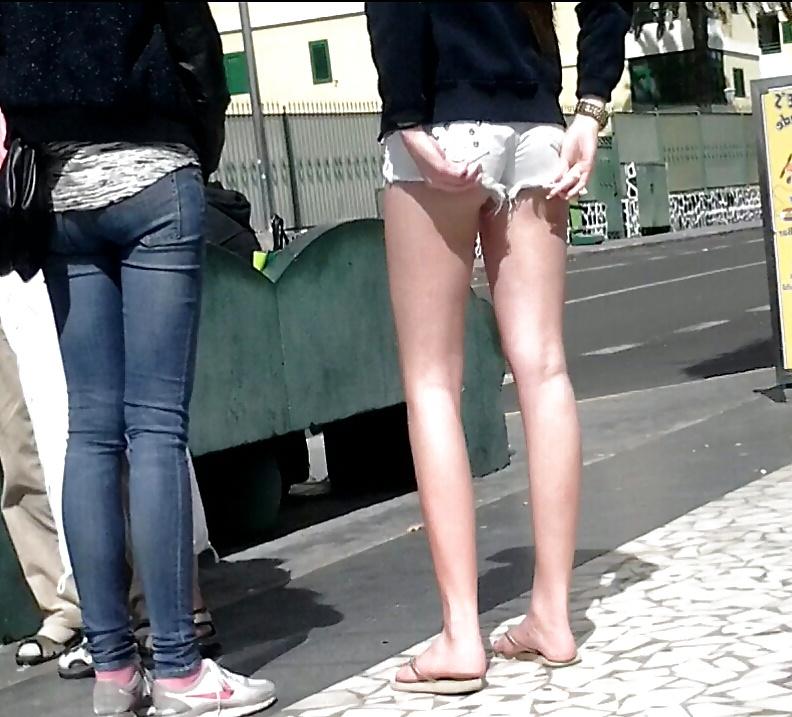 9P Pretty girl, Pretty ass, short shorts :-)