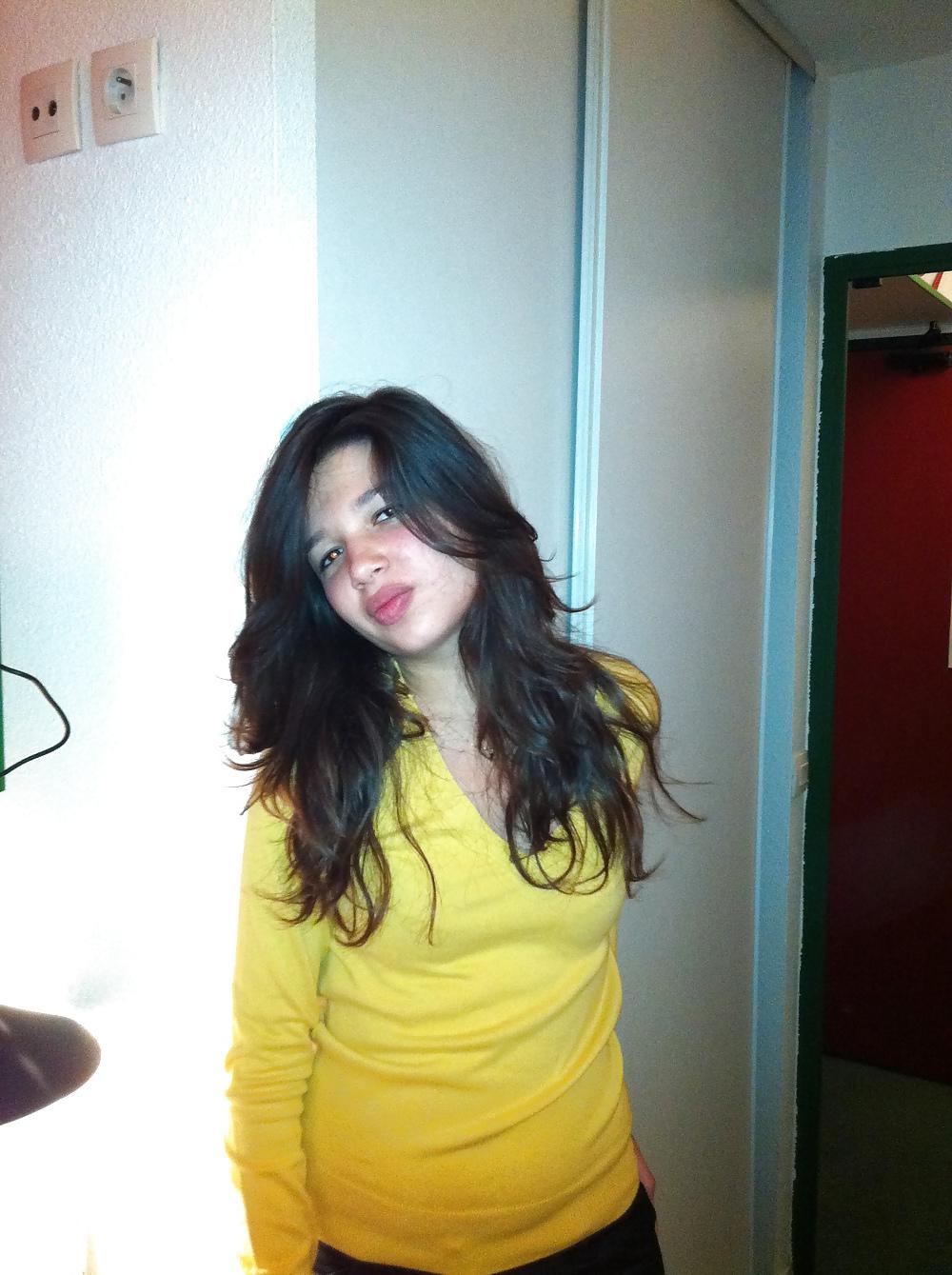 17P Yasminee Morocco Girl Cum on Her
