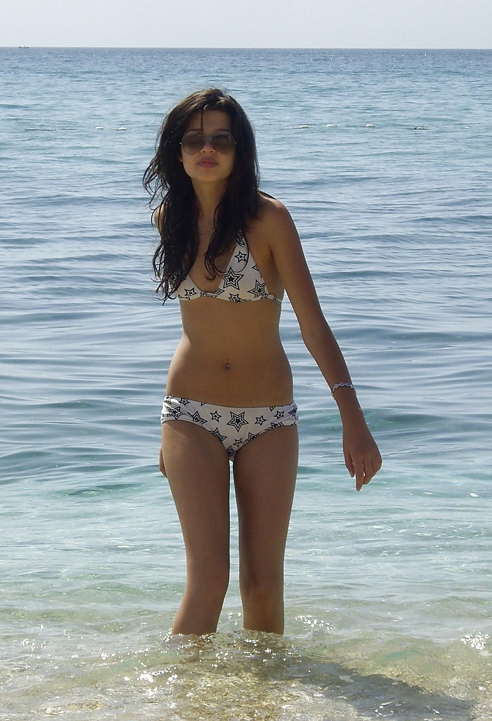 17P Yasminee Morocco Girl Cum on Her