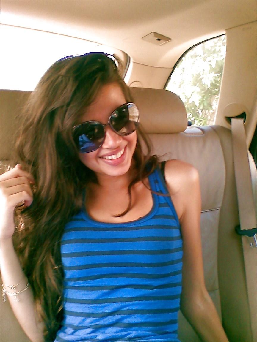 17P Yasminee Morocco Girl Cum on Her