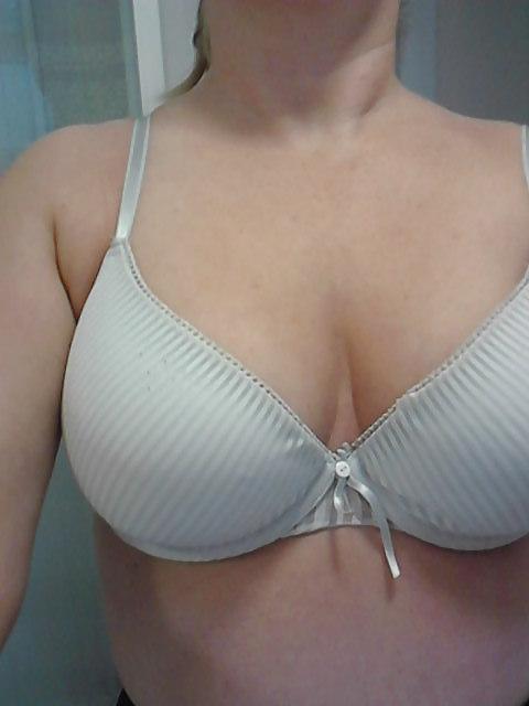 15P Woman their sell bra on the net 