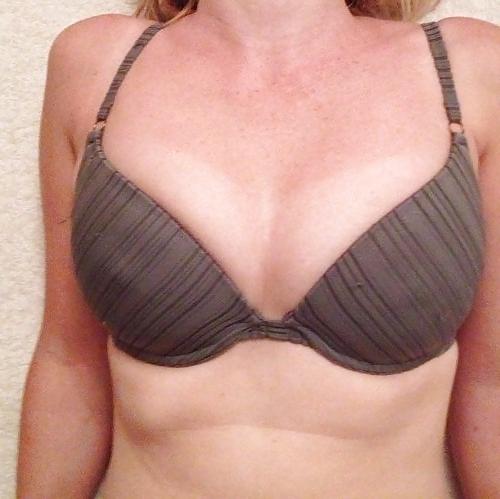15P Woman their sell bra on the net 