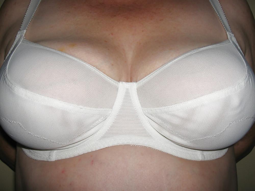 15P Woman their sell bra on the net 