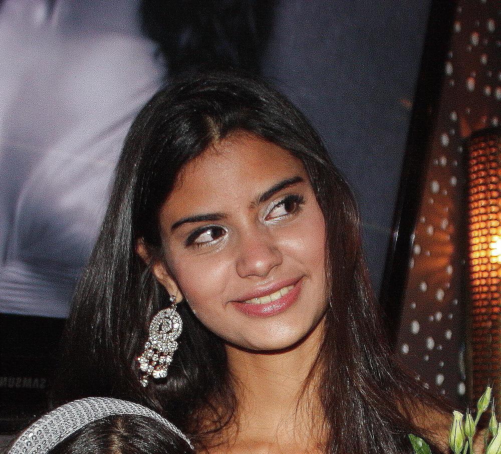18P Youmna Morocco Girl Cum On Her