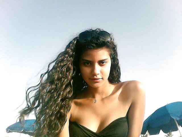 18P Youmna Morocco Girl Cum On Her