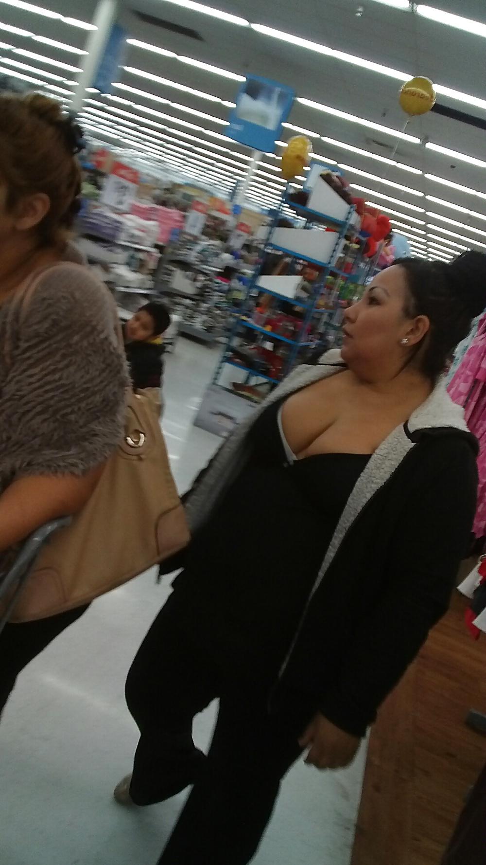 7P Nice tits milfs in wallmart
