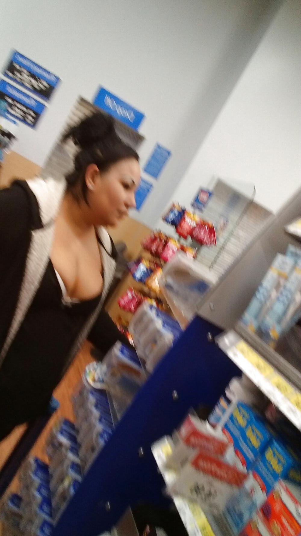 7P Nice tits milfs in wallmart
