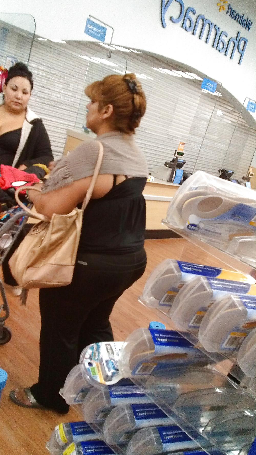 7P Nice tits milfs in wallmart