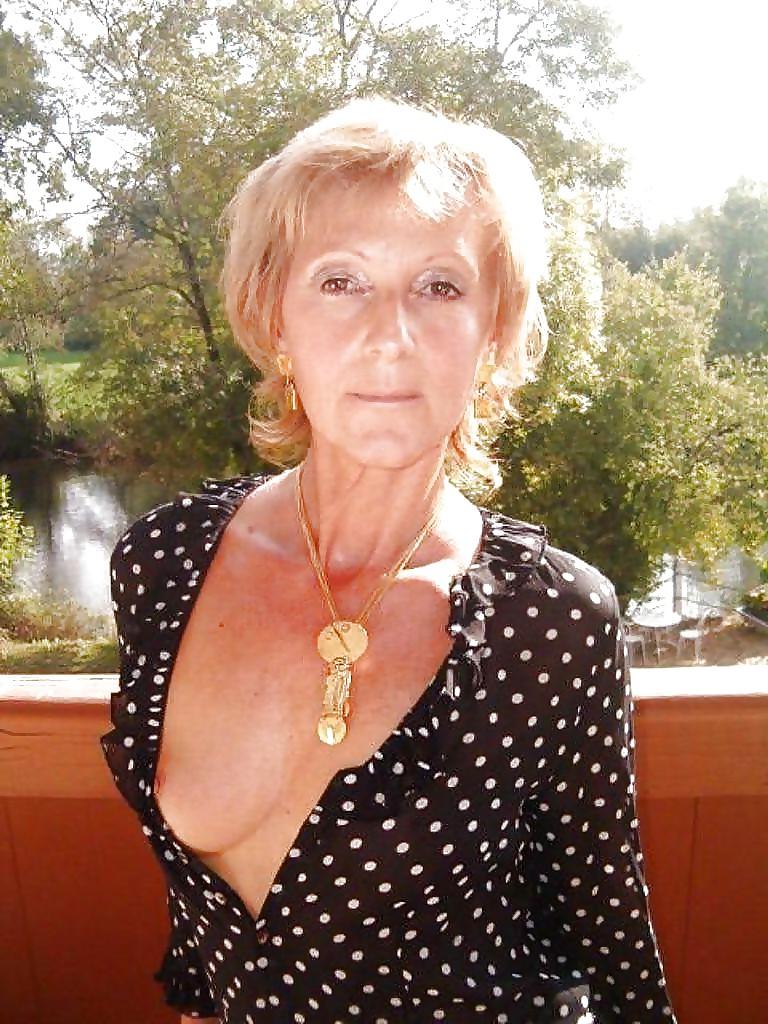 23P She forgot her bra 9.