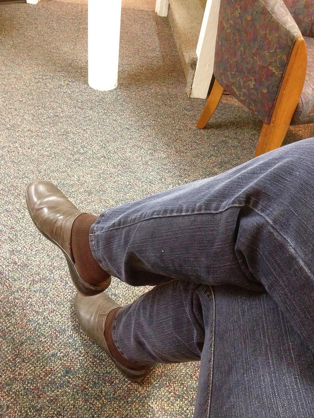 21P Naughty feet got naked in dr.'s waiting room