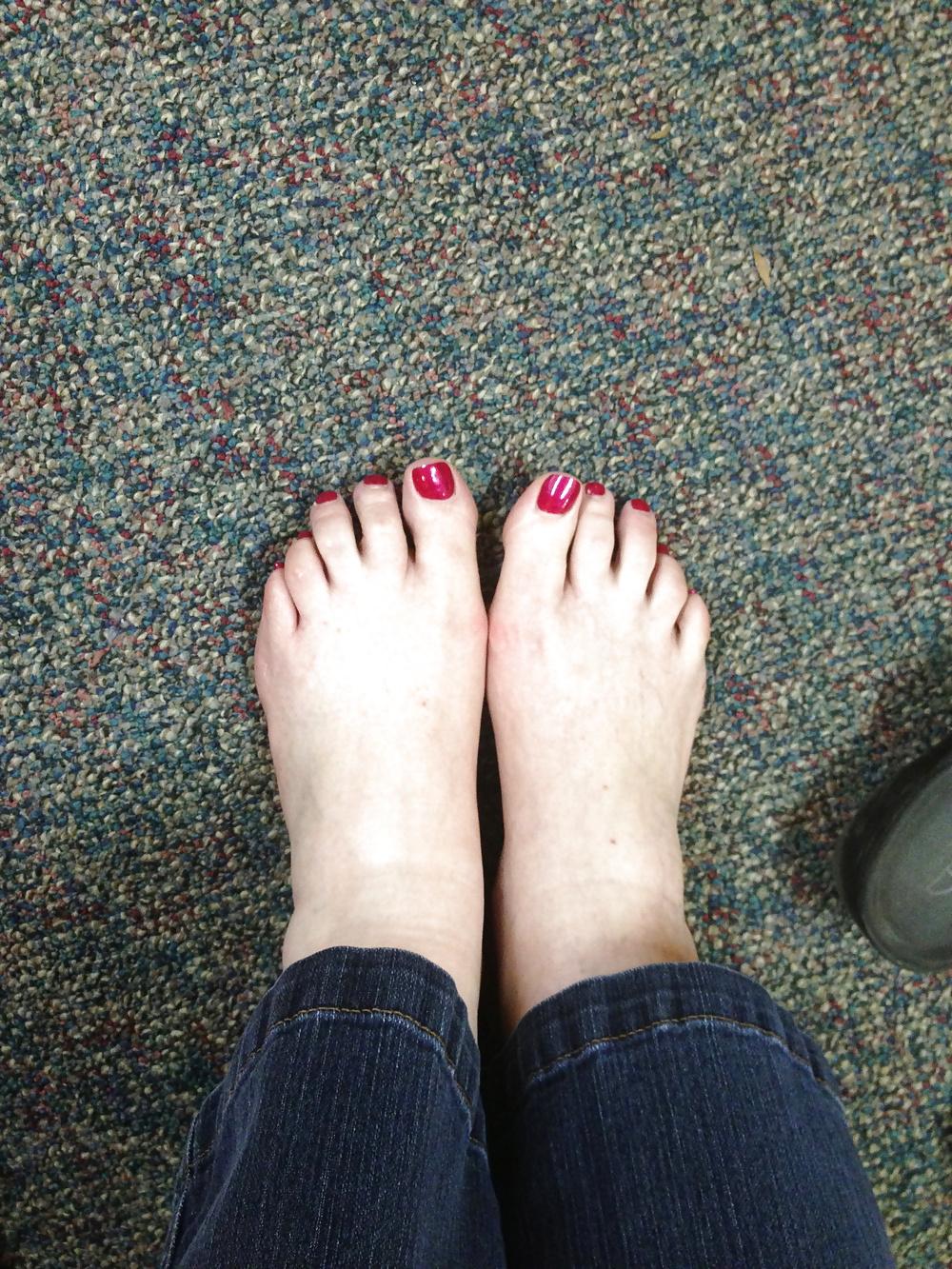 21P Naughty feet got naked in dr.'s waiting room