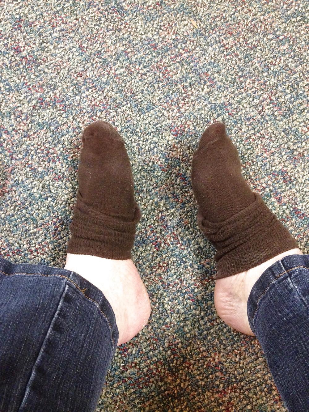 21P Naughty feet got naked in dr.'s waiting room