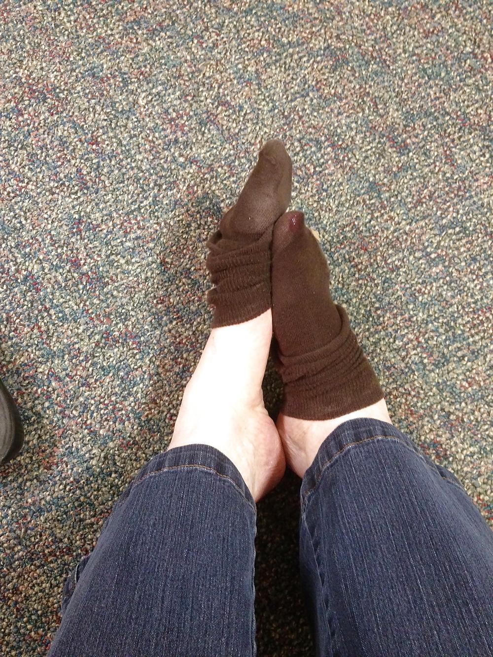 21P Naughty feet got naked in dr.'s waiting room