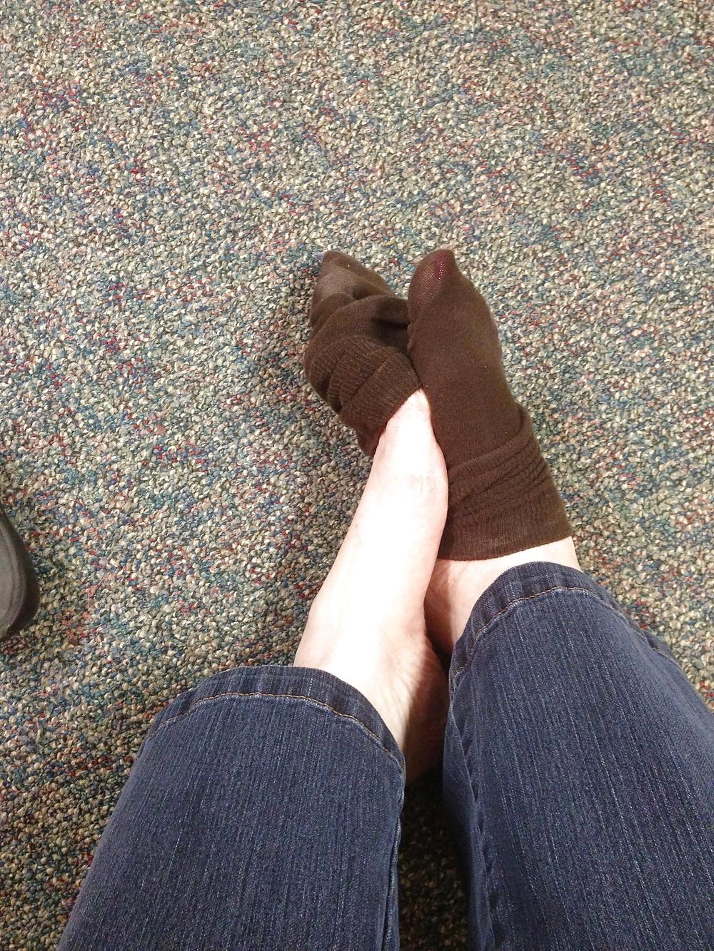 21P Naughty feet got naked in dr.'s waiting room