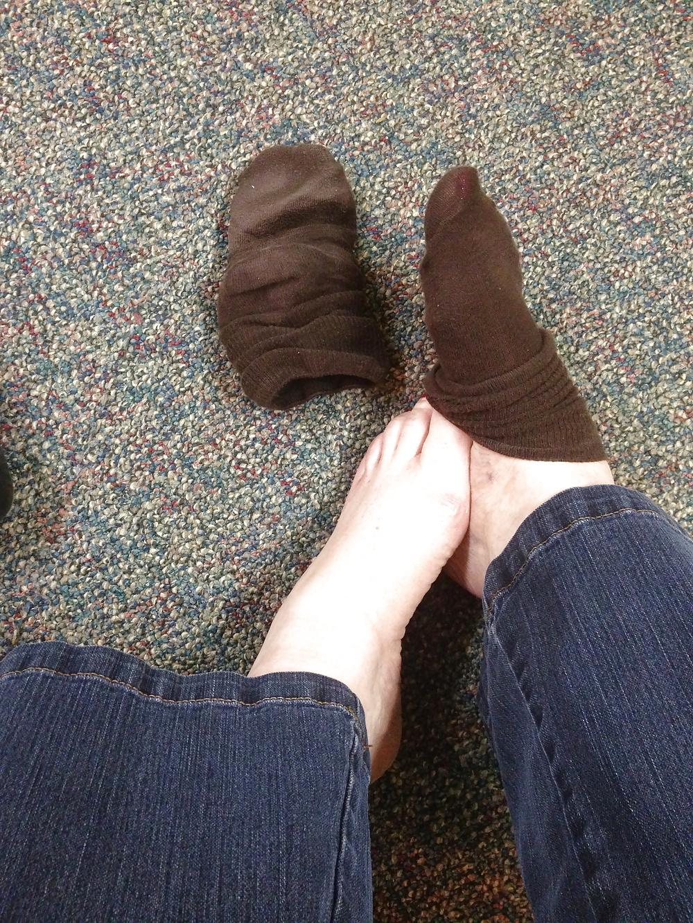 21P Naughty feet got naked in dr.'s waiting room