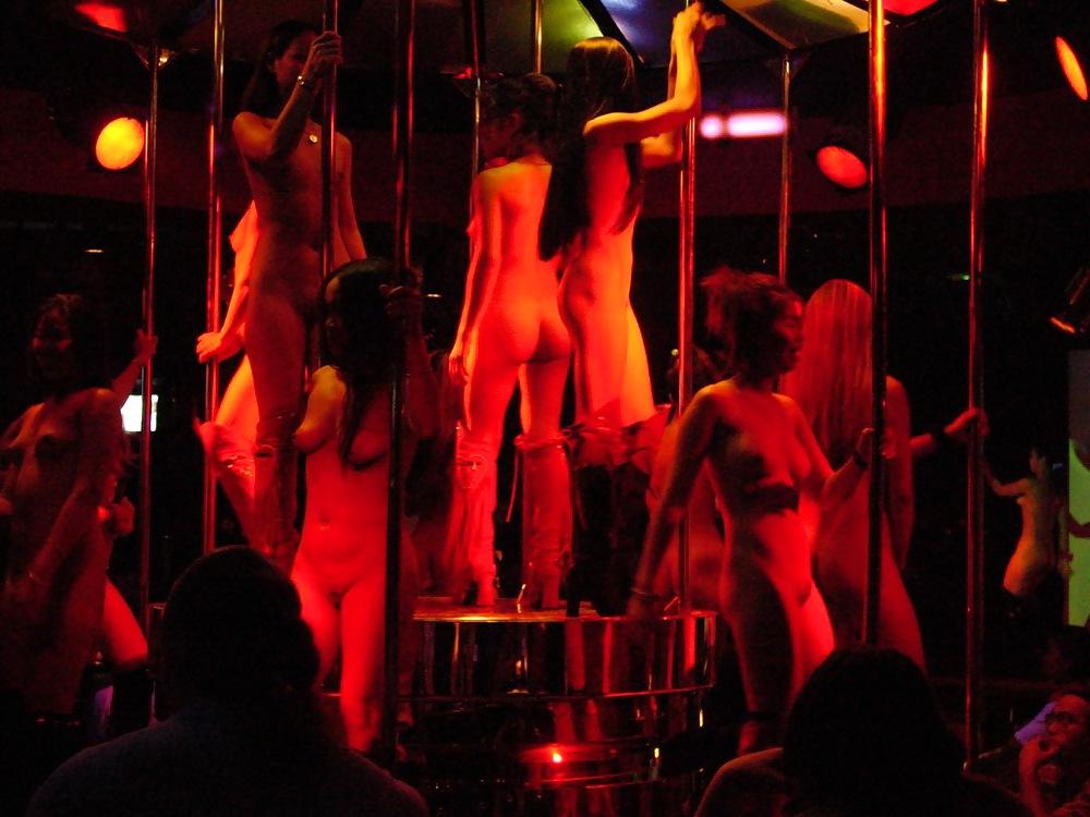 25P Lesbien show in Thai bar