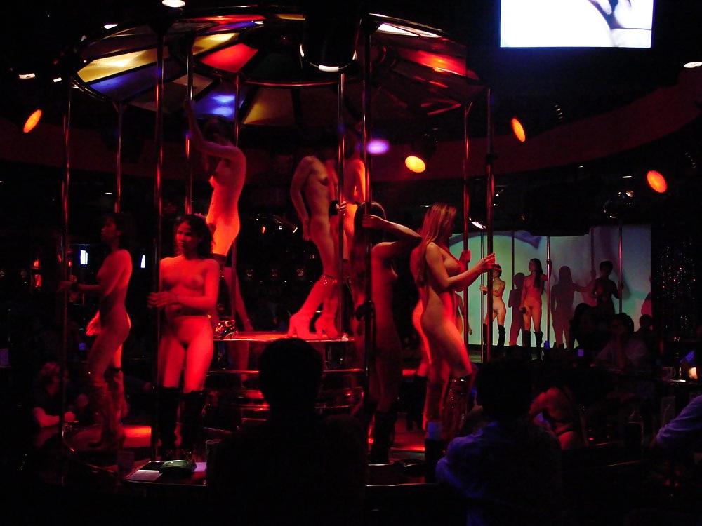 25P Lesbien show in Thai bar
