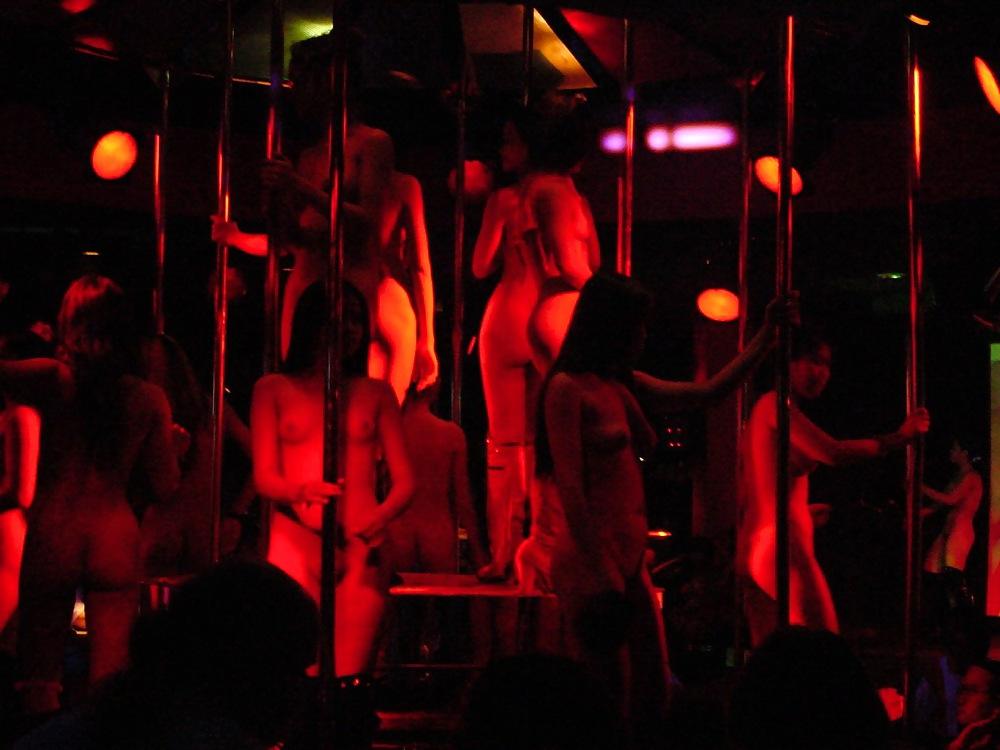 25P Lesbien show in Thai bar