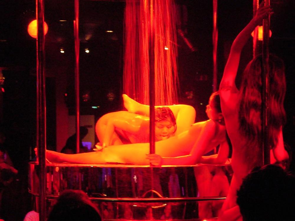 25P Lesbien show in Thai bar