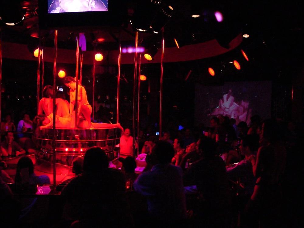 25P Lesbien show in Thai bar