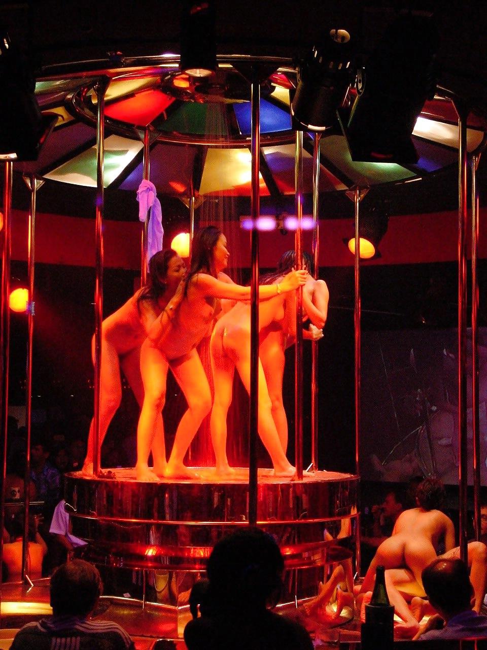 25P Lesbien show in Thai bar