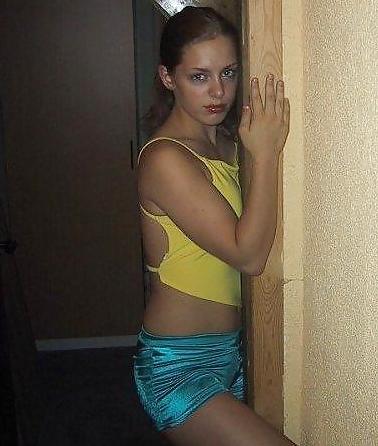 20P Danish teens-84-85-amateur lingerie cleavage bra braces 