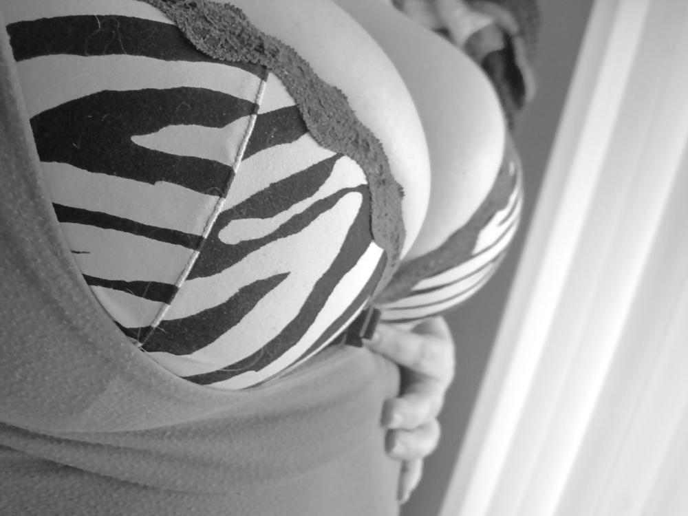 9P Striped bra photo shoot