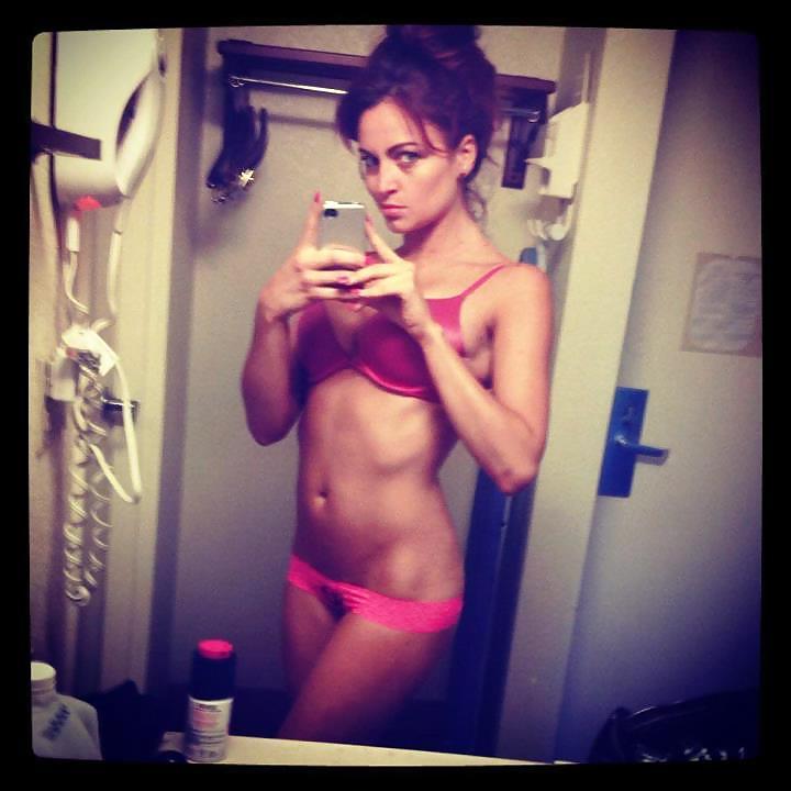 2P Maria Kanellis in Bra and (low) Panties
