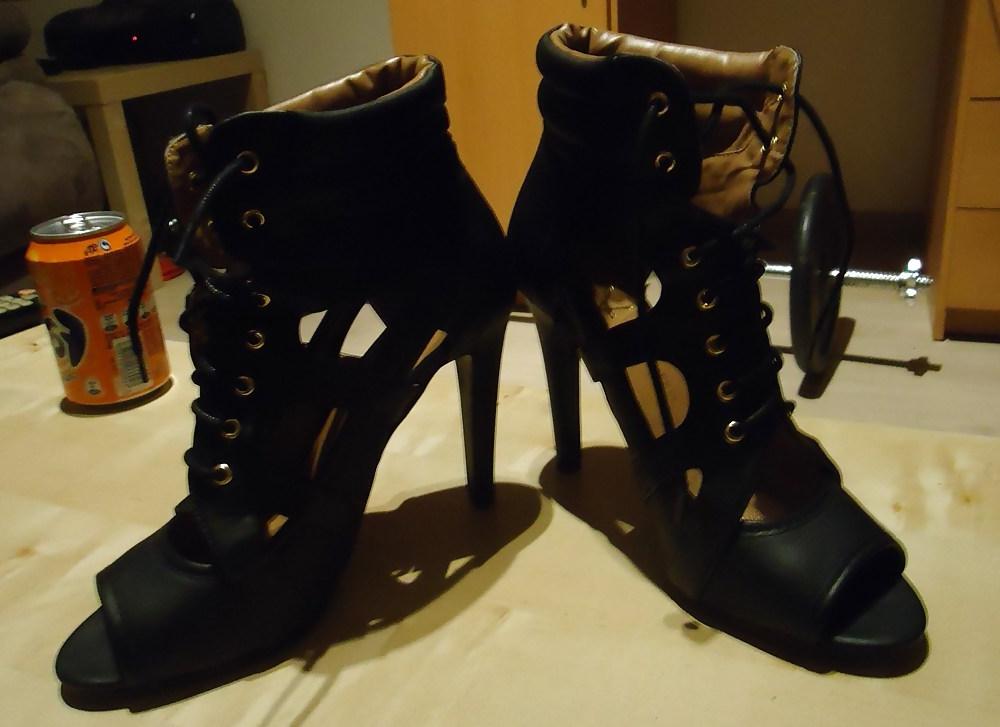6P Stroke & cum on neighbourg sexy black heels