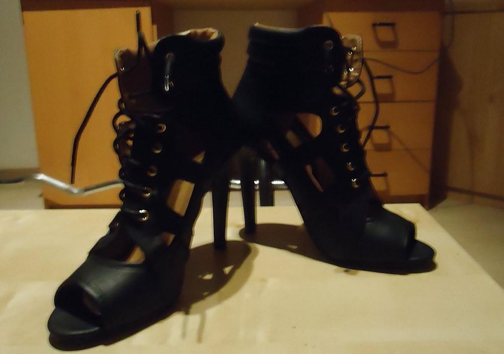 6P Stroke & cum on neighbourg sexy black heels