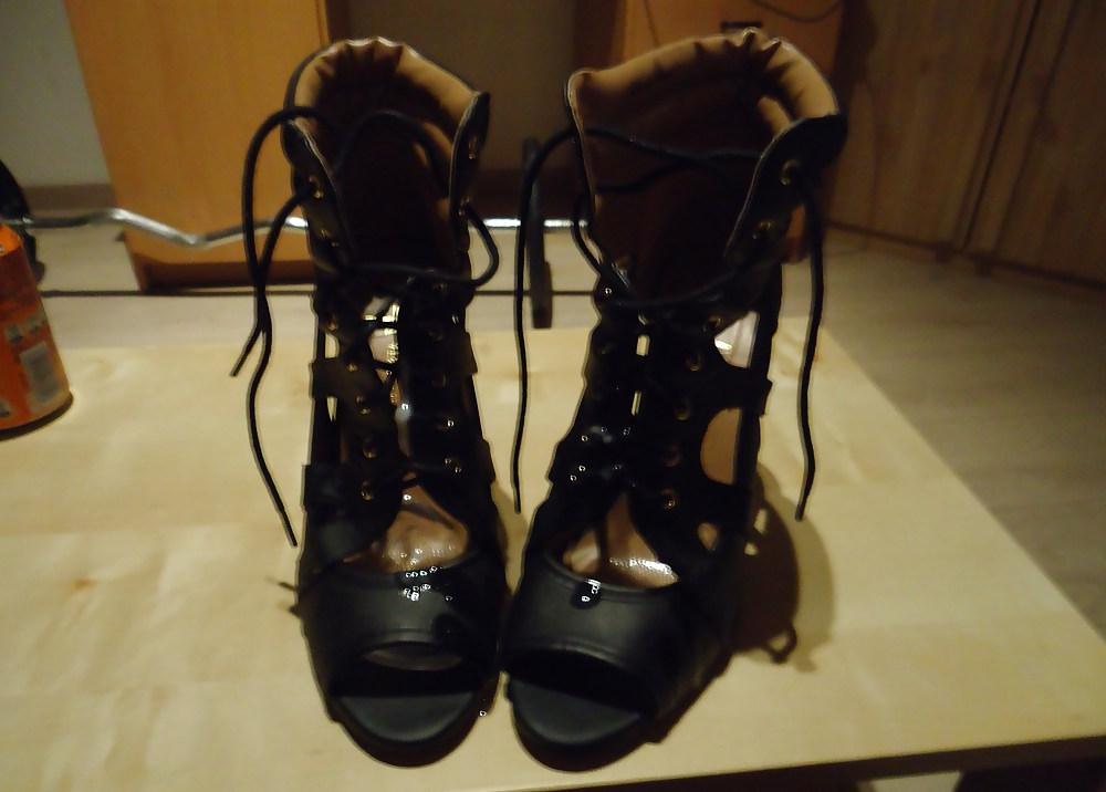 6P Stroke & cum on neighbourg sexy black heels