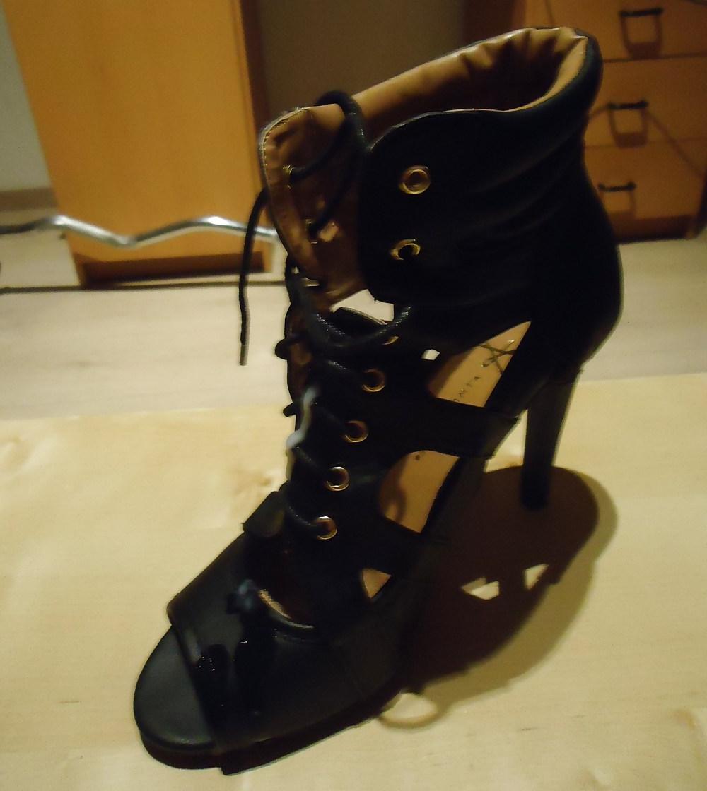 6P Stroke & cum on neighbourg sexy black heels
