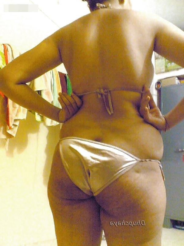 6P Desi aunty posing in skimpy bra and crotchless panty 