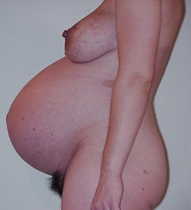 15P Lovely pregnant amateur women