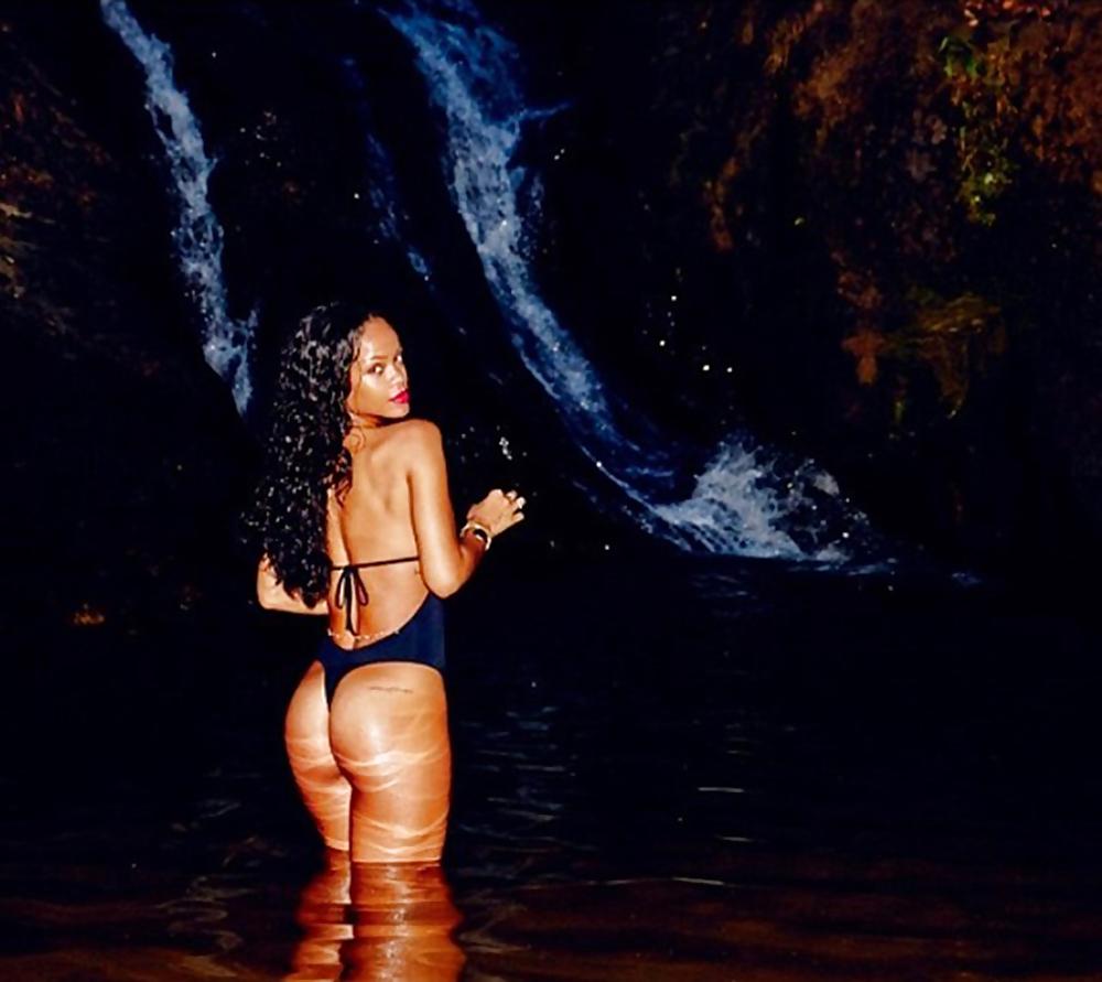 13P RIHANNA Showing Her Thick Black Ass