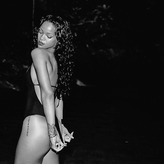 13P RIHANNA Showing Her Thick Black Ass