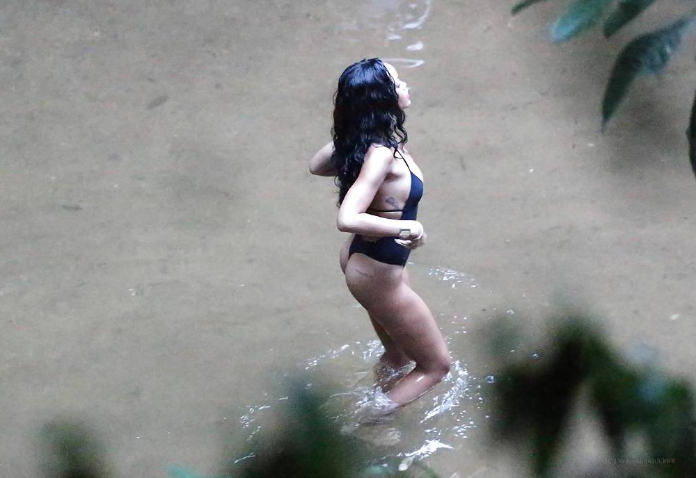 13P RIHANNA Showing Her Thick Black Ass