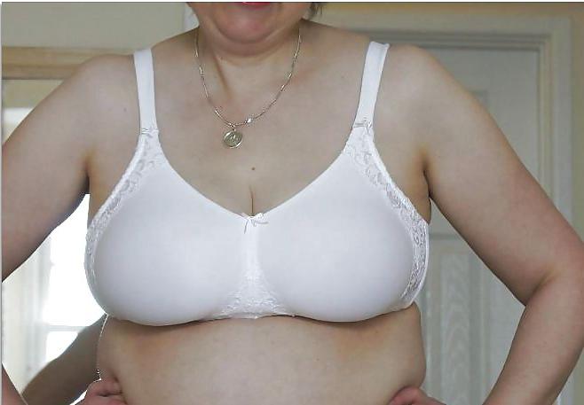 22P Chunky tits in bra 21