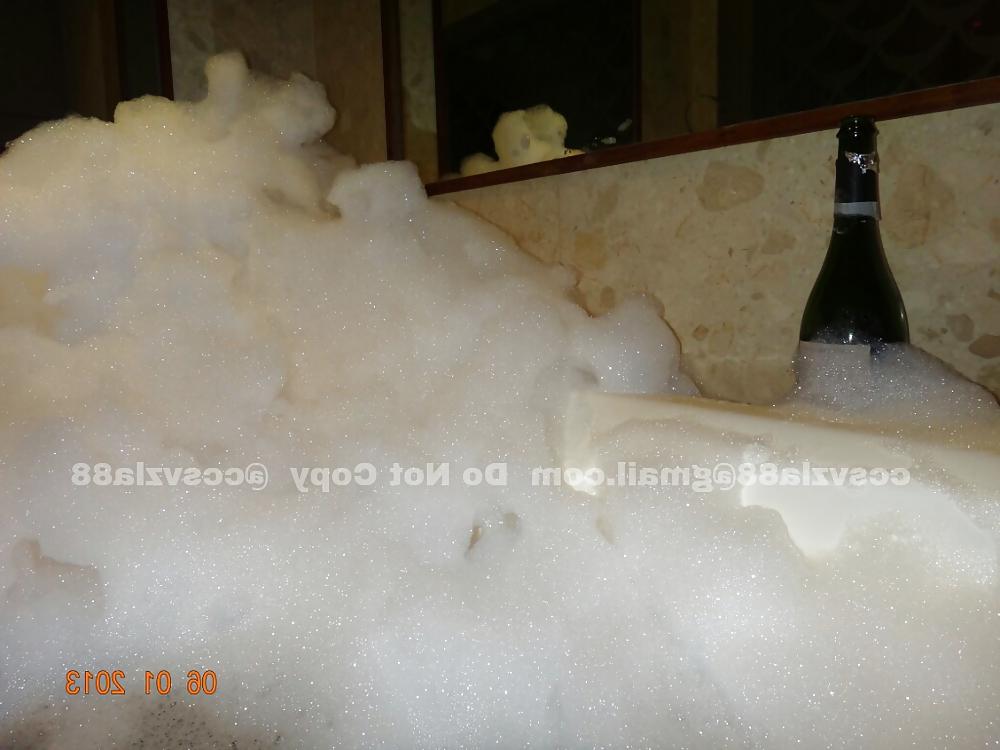 25P Hotel bath shower and hot tub fun