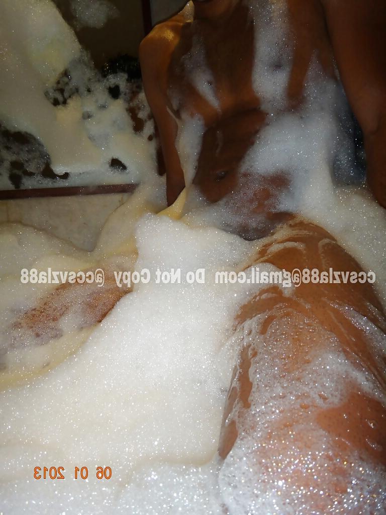 25P Hotel bath shower and hot tub fun
