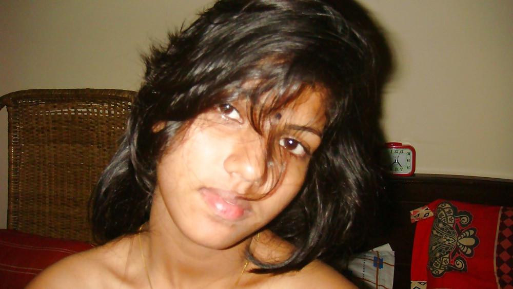 25P An ex indian girlfriend in shower