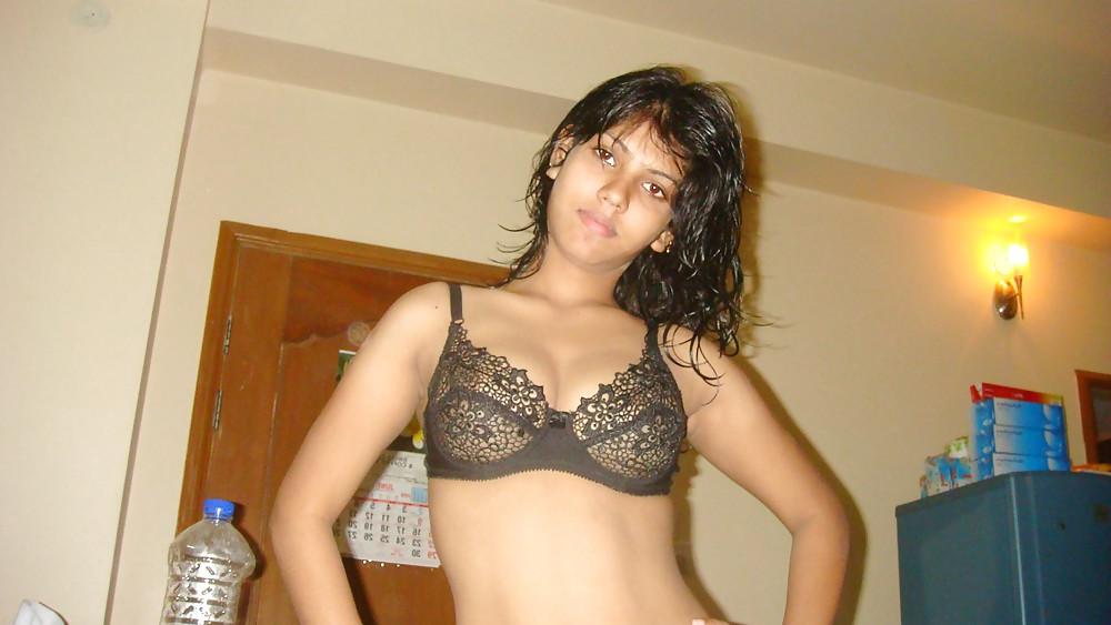 25P An ex indian girlfriend in shower