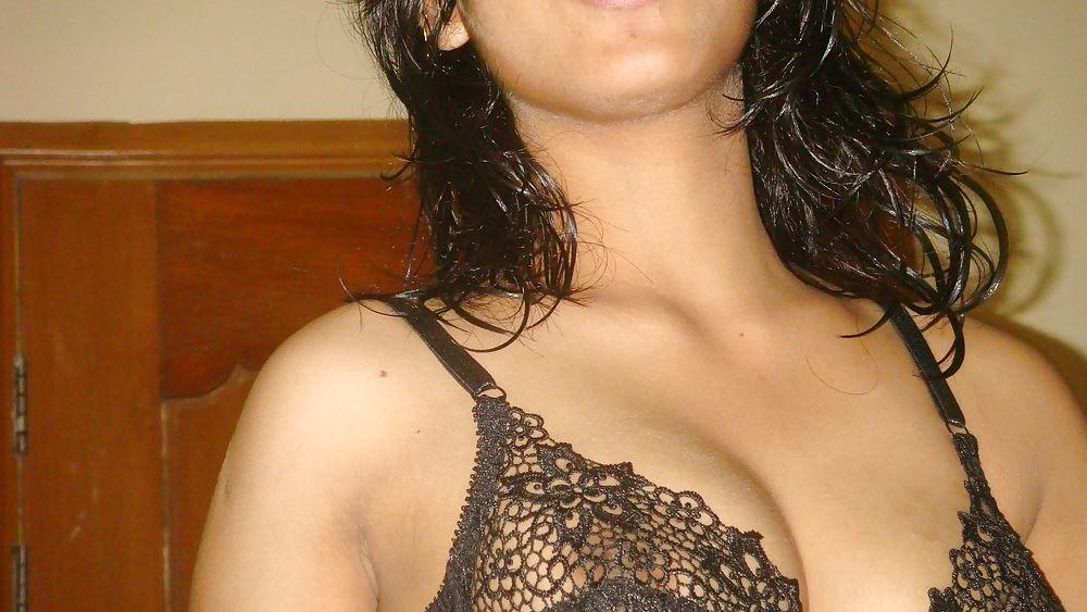 25P An ex indian girlfriend in shower
