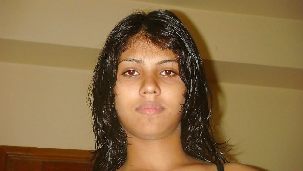 25P An ex indian girlfriend in shower